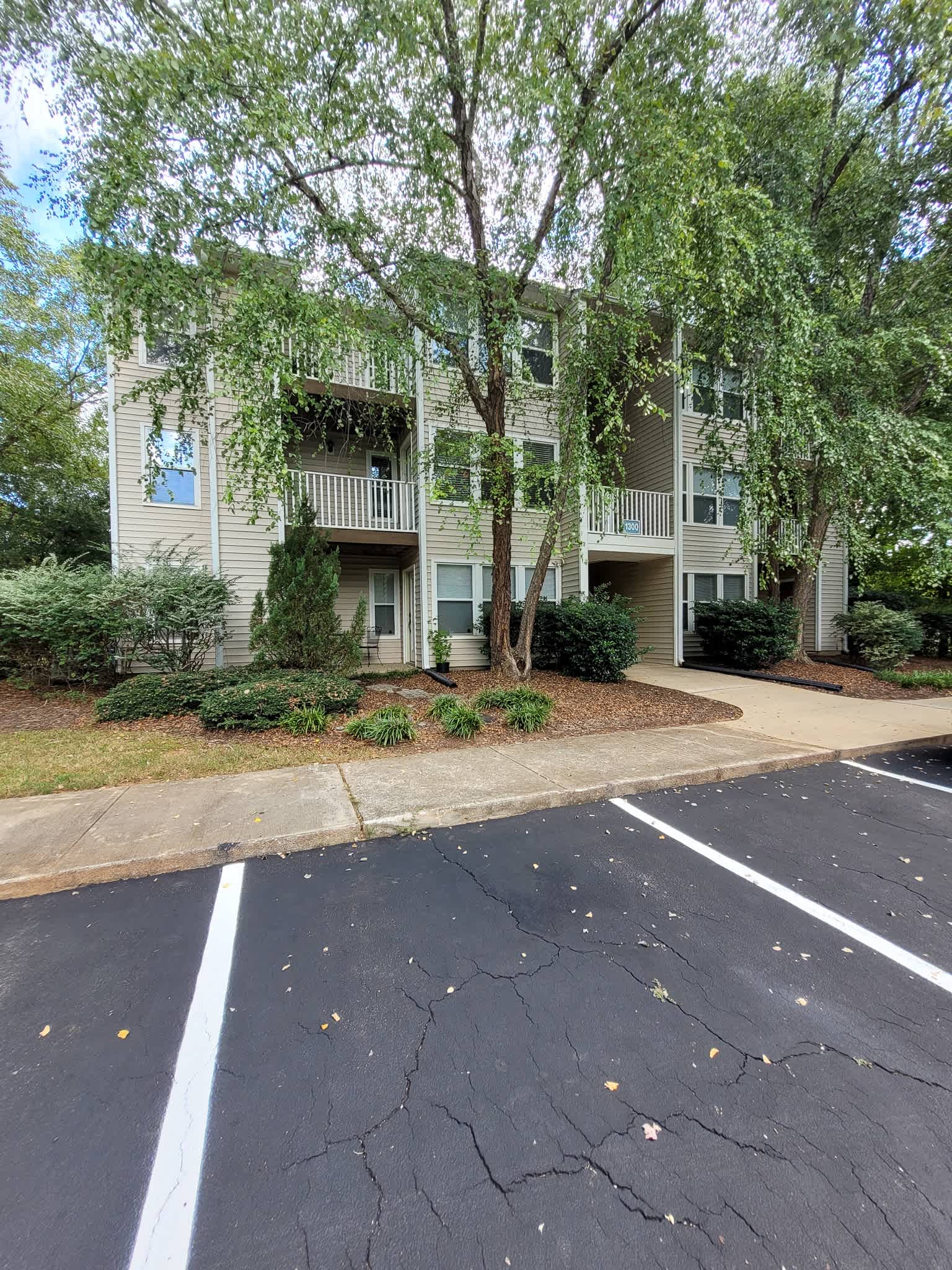 1300 Hillbrow Ln Apt 203 – photo 1