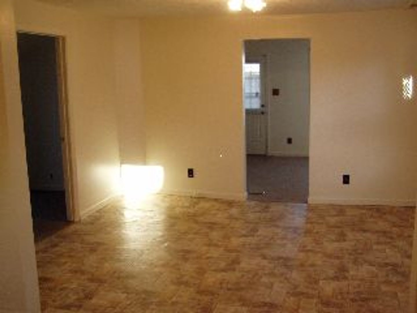 One Level 2 Bedroom House – photo 5
