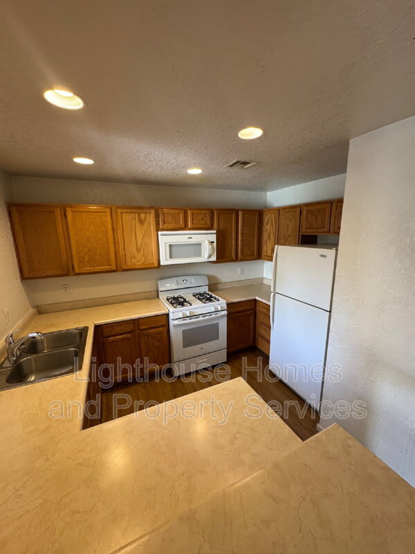 5050 S Rainbow Blvd – photo 5