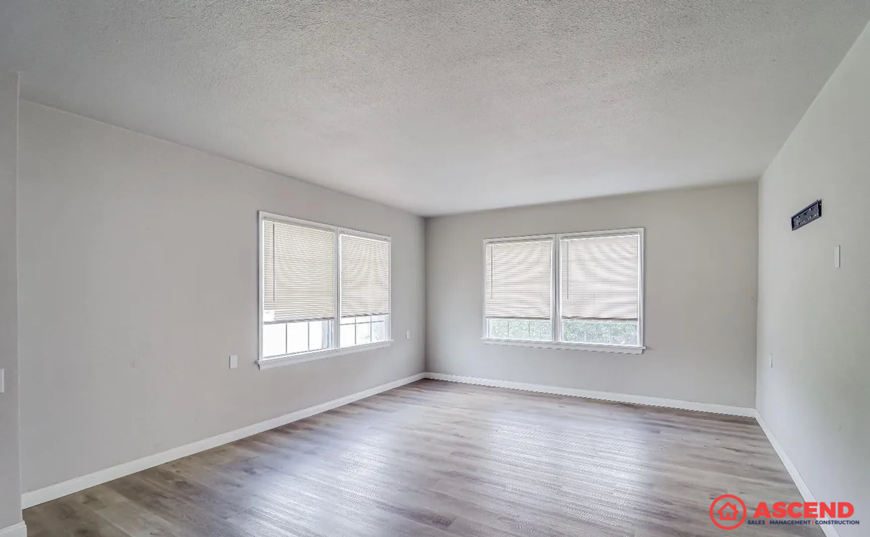 Spacious 3BD/1BA in Bakersfield – Water, Sewer & Trash Included! – photo 4