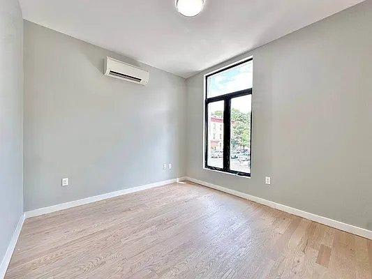 2819 Clarendon – photo 5