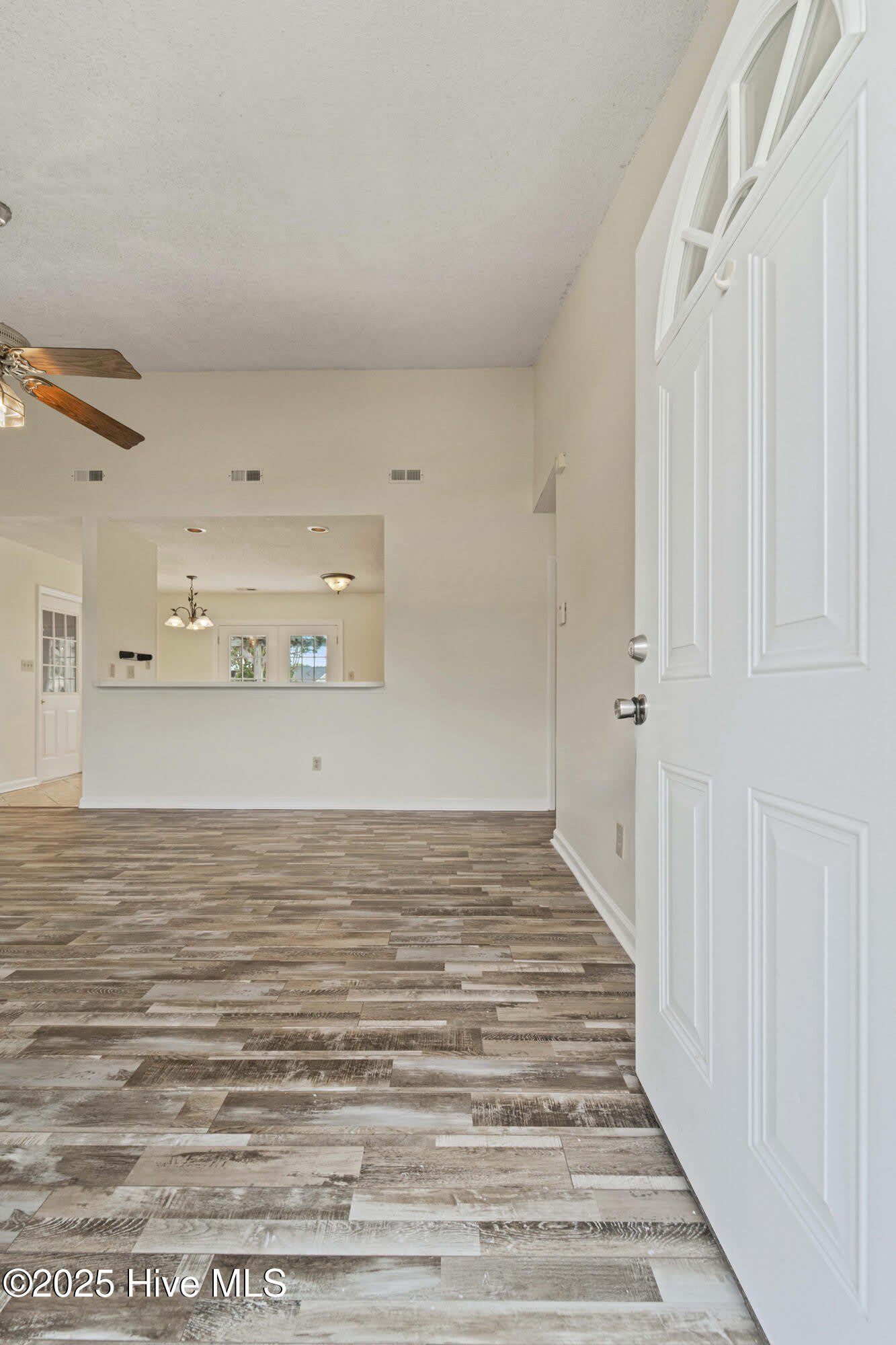 502 Nutfield Drive – photo 2