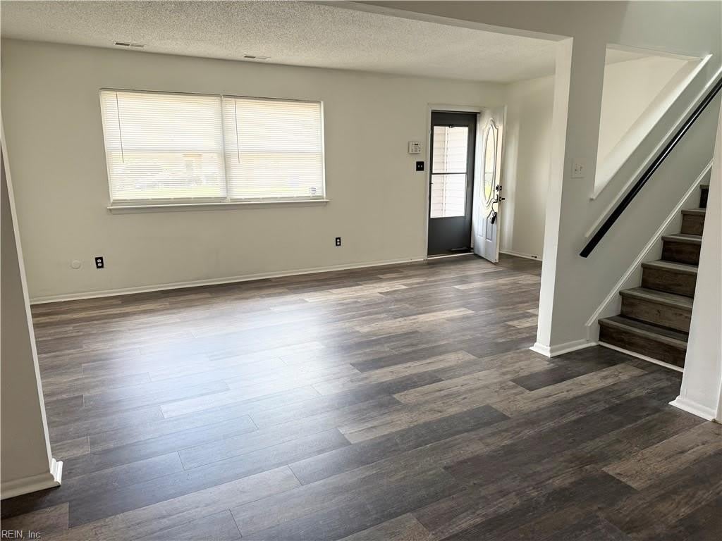 5305 Leicester Court – photo 5