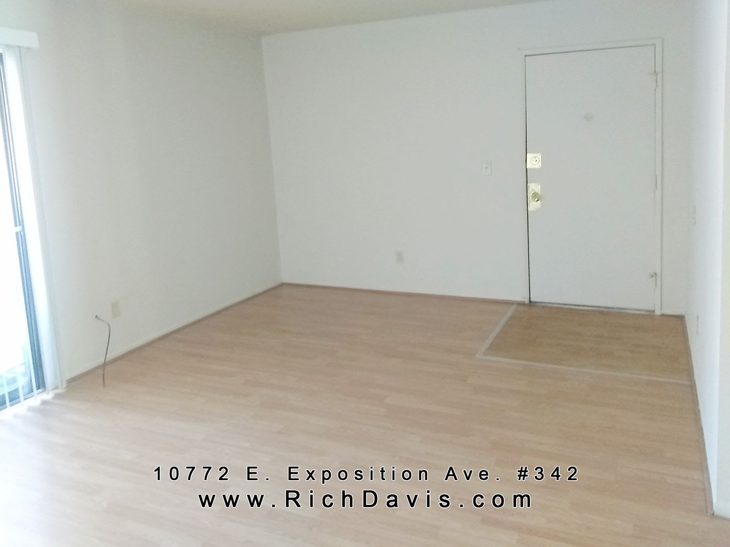 2 Bed 1 Bath Cherry Creek Schools Great Location Off Havana And Exposition With Balcony And Washer Dryer In Complex – photo 2