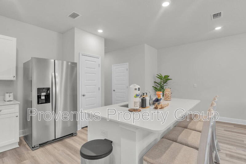 5724 Sandy Walk Street – photo 4