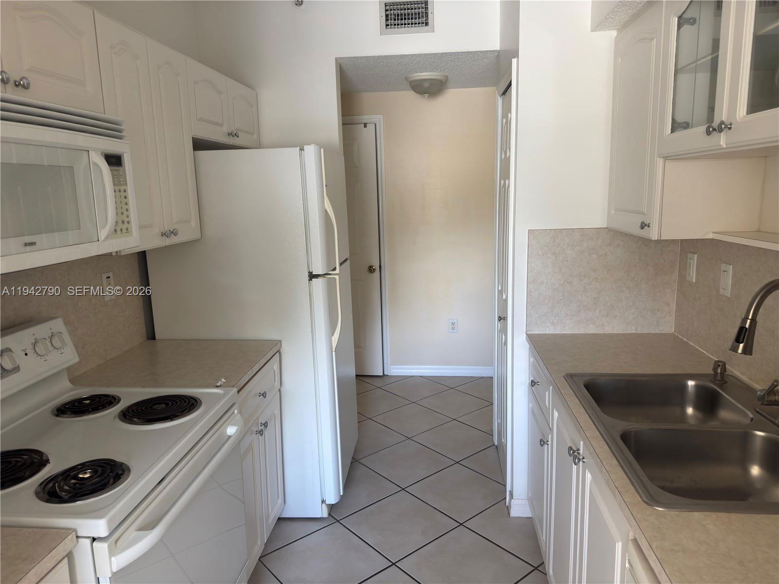 7085 Nova Drive – photo 4