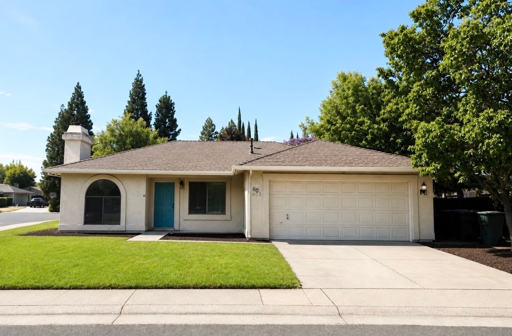 Remodeled 3 Bedroom Home in Roseville for Rent – photo 1