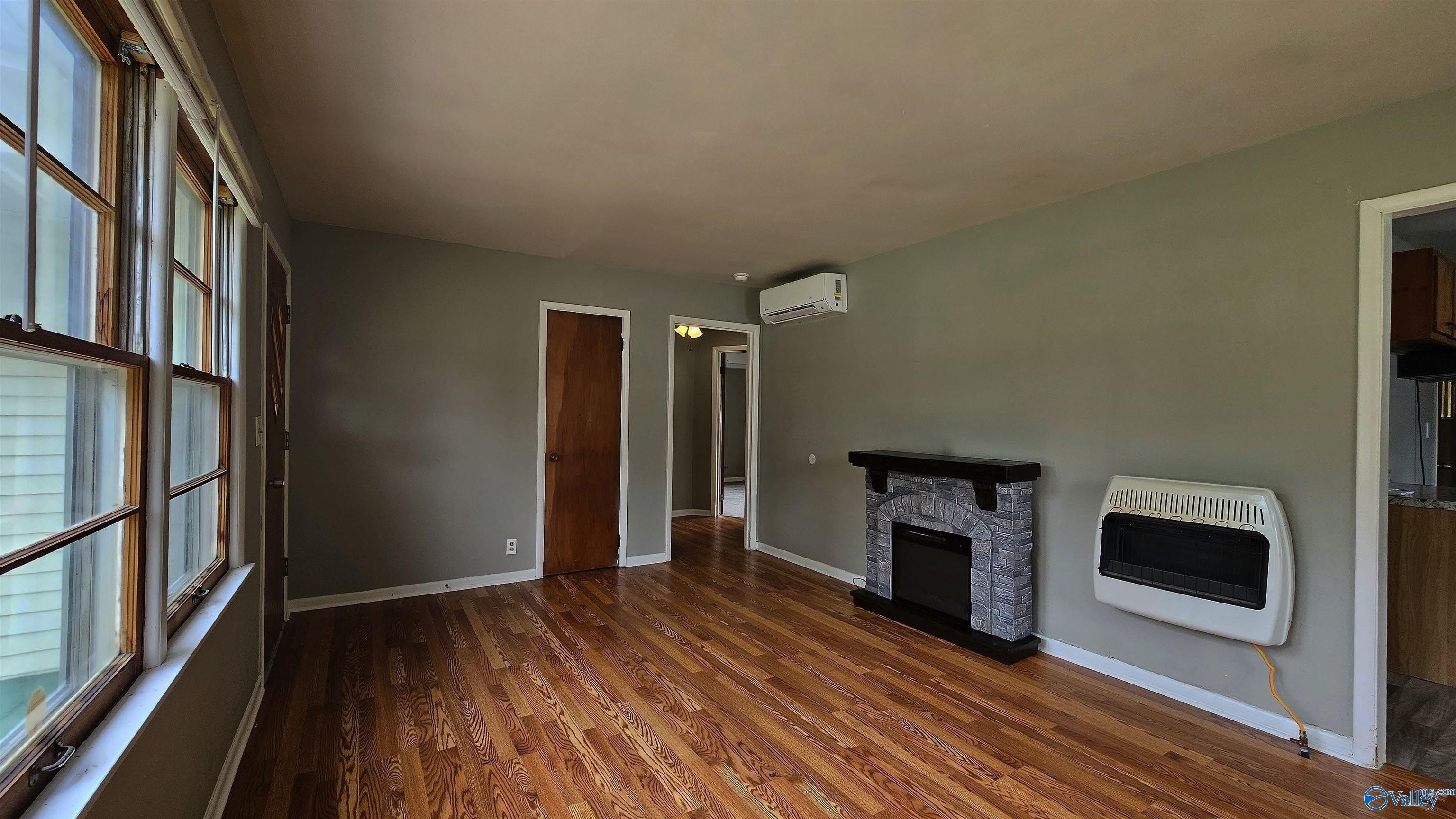 1609 Armstrong Street – photo 4