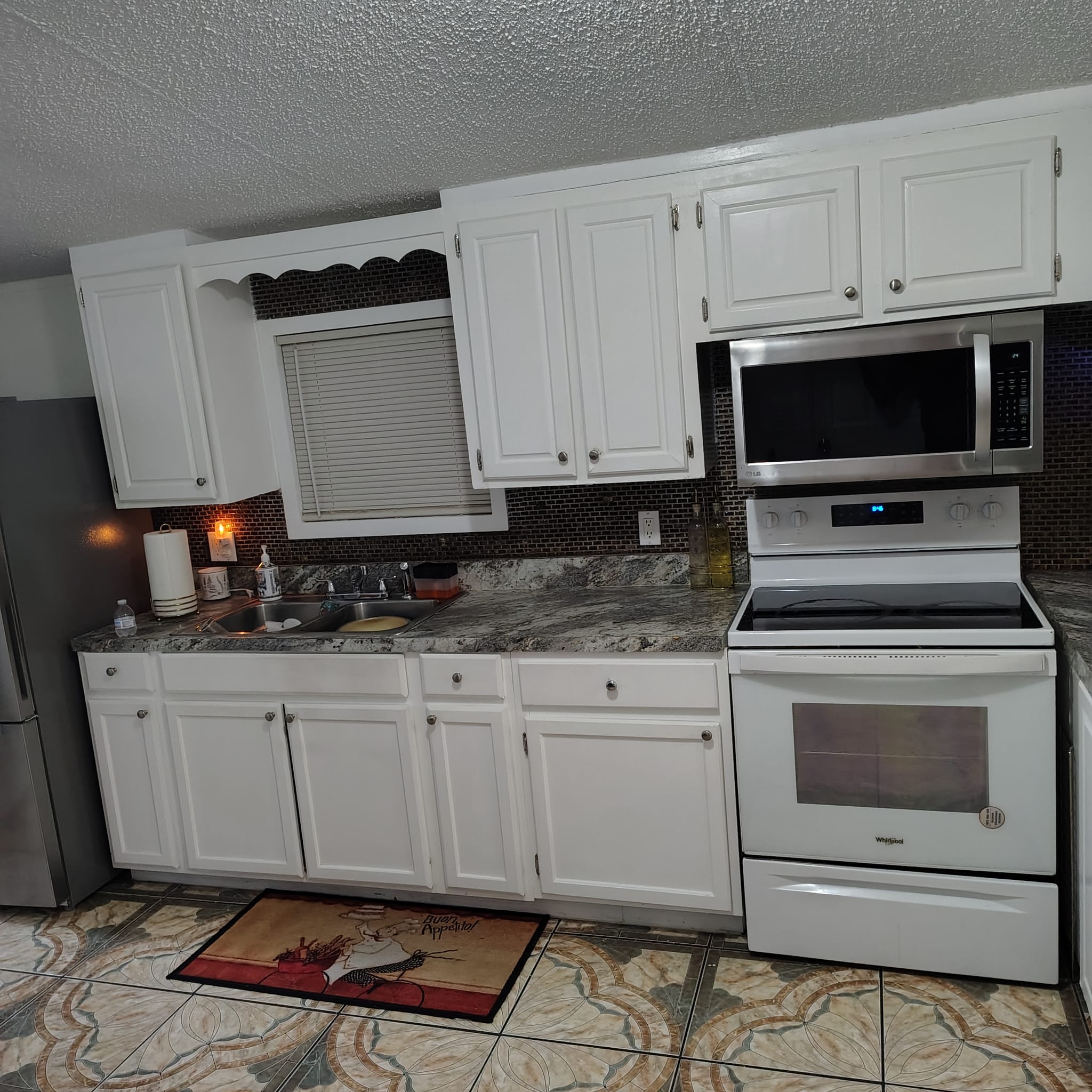 7494 Charlin Parkway – photo 4