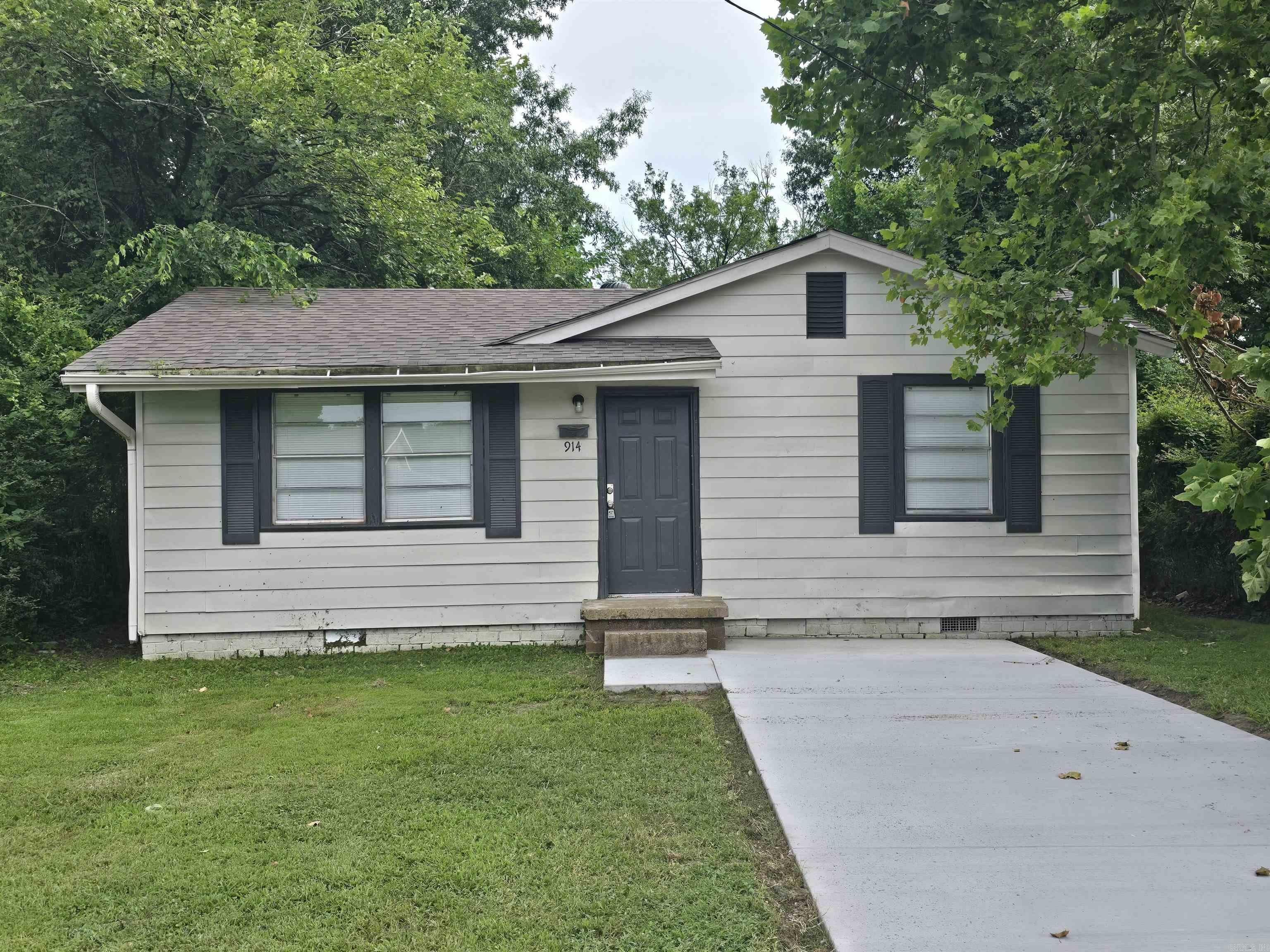 914 E 17th Street – photo 1
