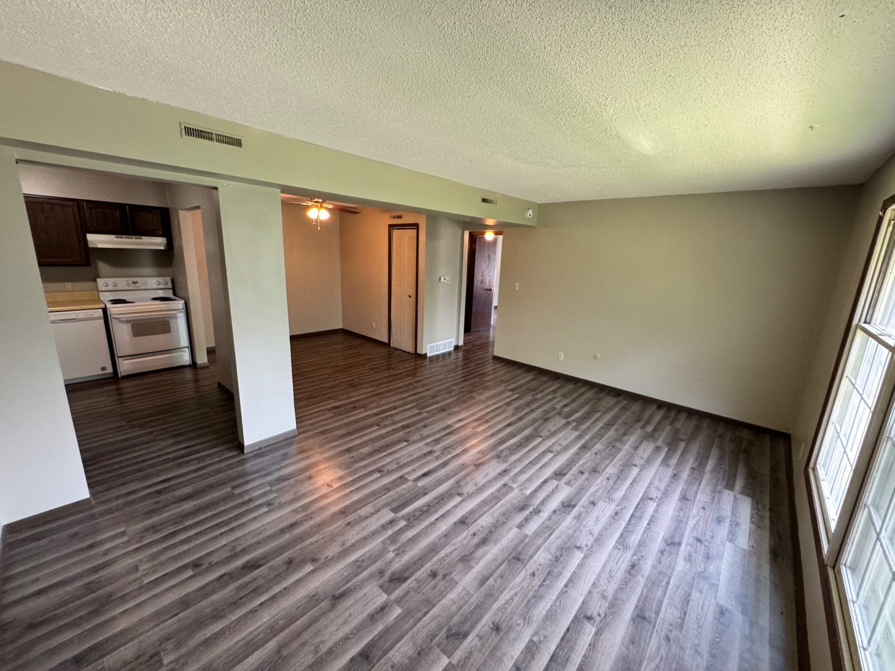 101 4th Ave W – photo 3