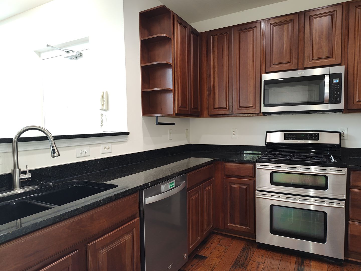 Beautiful Condo Located In The Reinassance Community – photo 2