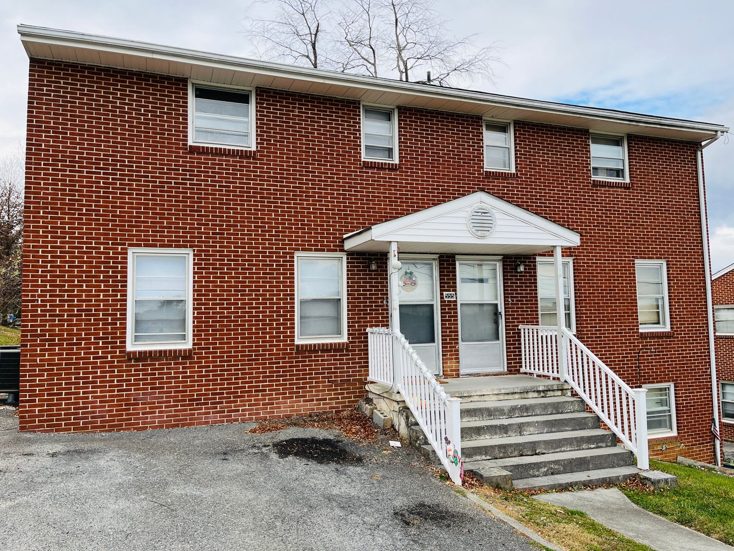 1 Bedroom, 1 Bath Apartment – photo 1