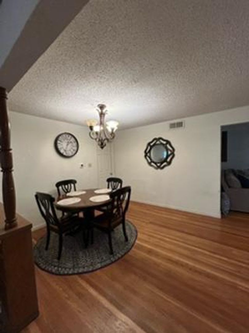 Adorable 3/2 Central Sacramento! PLEASE READ ENTIRE AD FOR VIEWINGS! – photo 5