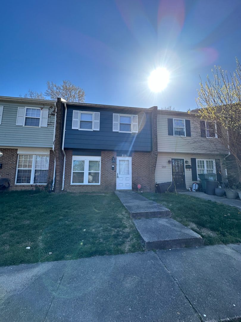 Henrico County Townhouse! 3 beds, 1.5 bath, central laundry, HVAC, parking, all electric! – photo 1