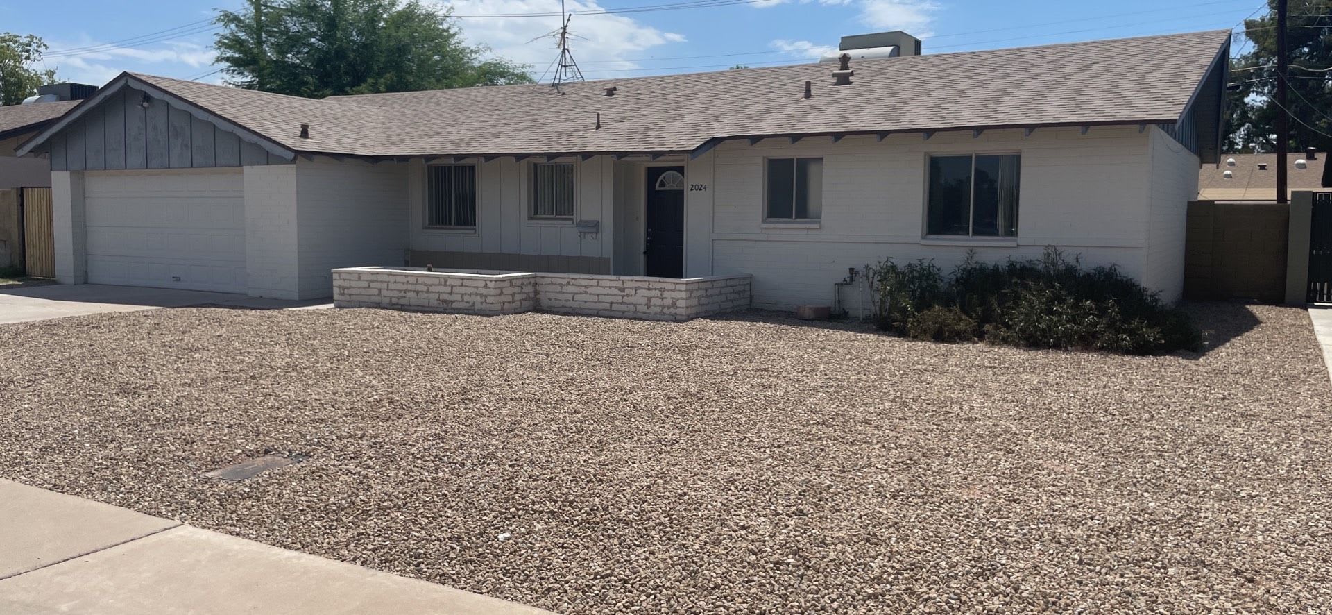 Updated 3 Bed 2 Bath Single Family Home In A Convenient Scottsdale Location – photo 2