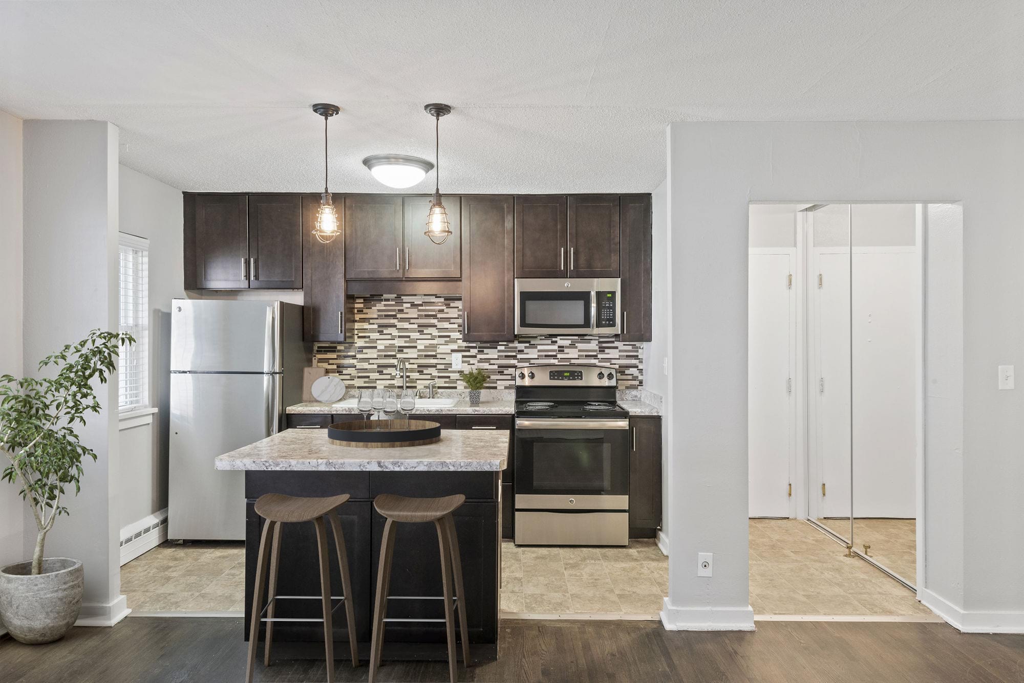 Minikahda Court Apartments – photo 2