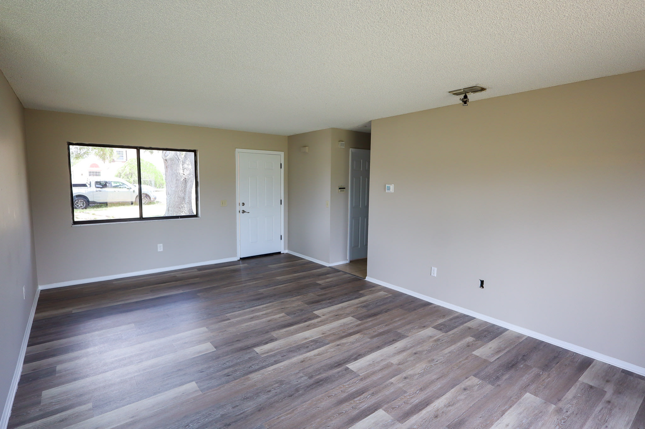 199 Willow Rd – photo 2