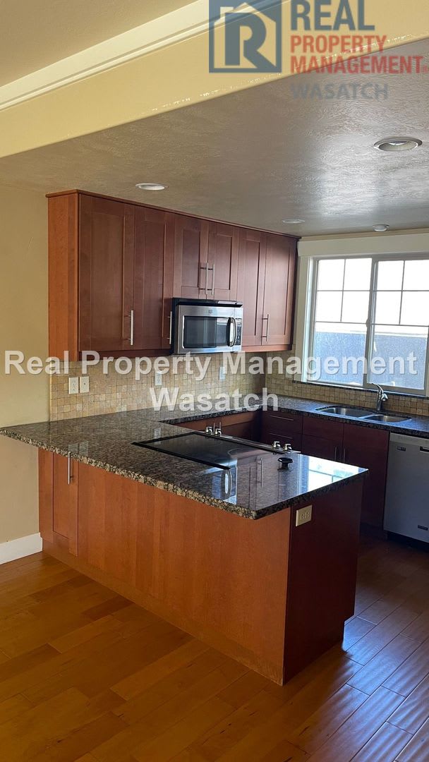 Beautiful 3 bedroom, 3 bathroom Townhome across from Liberty Park in Salt Lake City Utah!! – photo 5