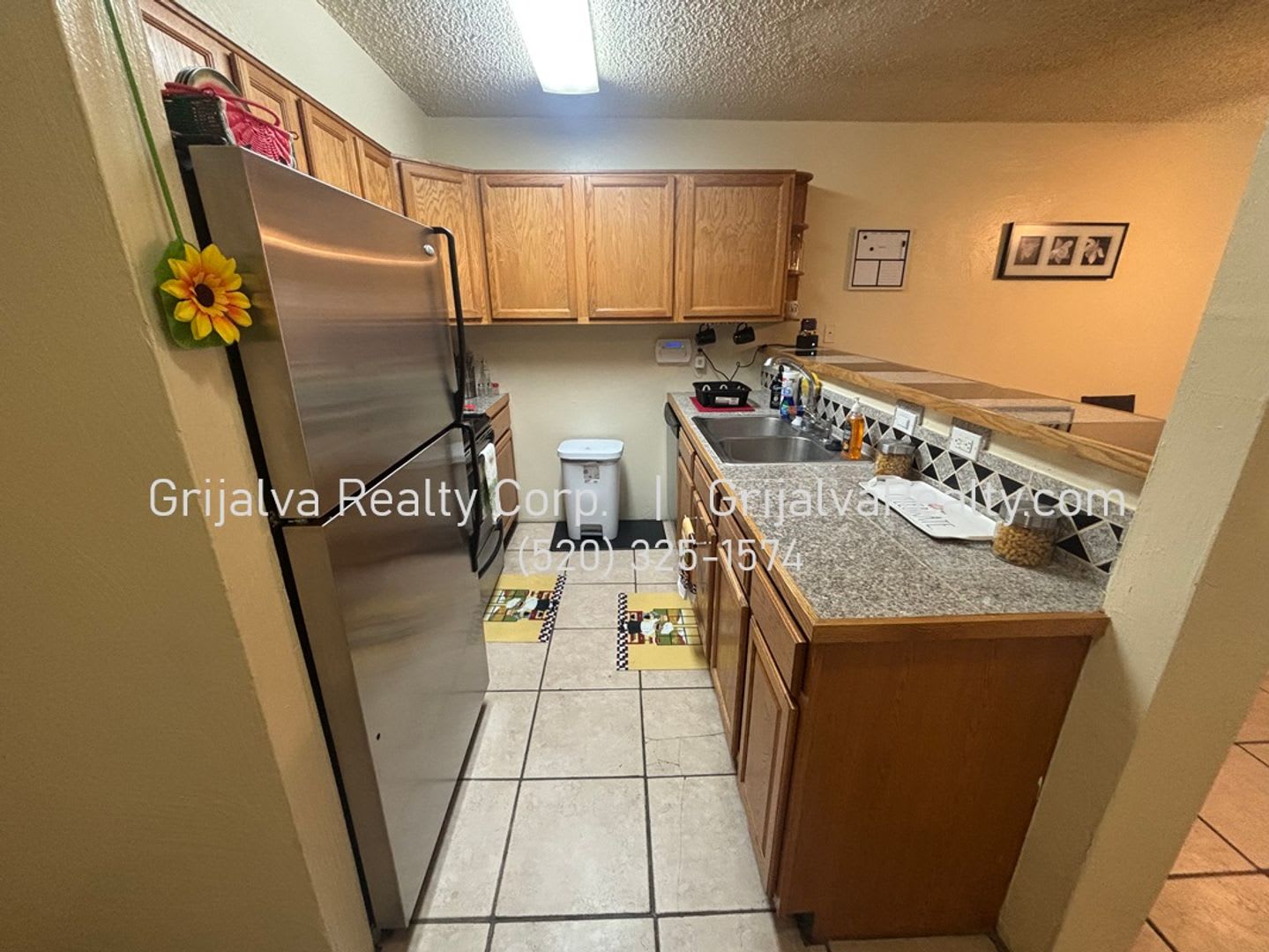 Furnished 2 Bedroom Condo With Community Pool Close To The Uofa Speedway Euclid – photo 3