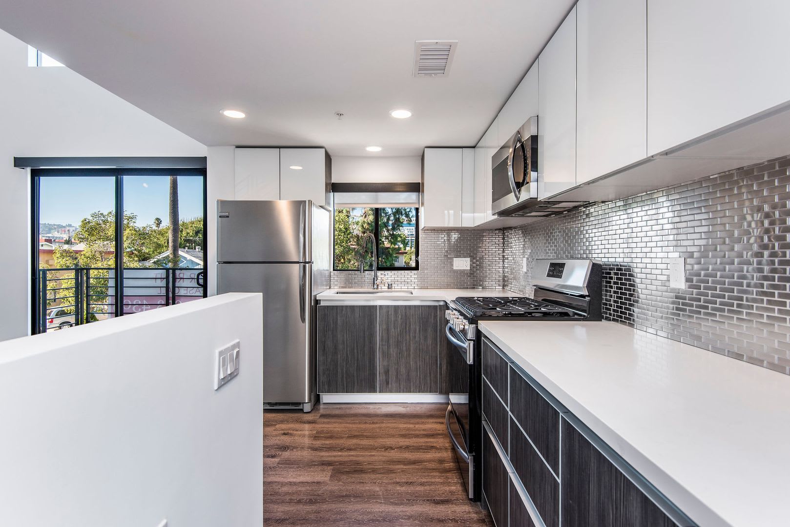Come home to these New Modern Townhouse in Hollywood! – photo 5
