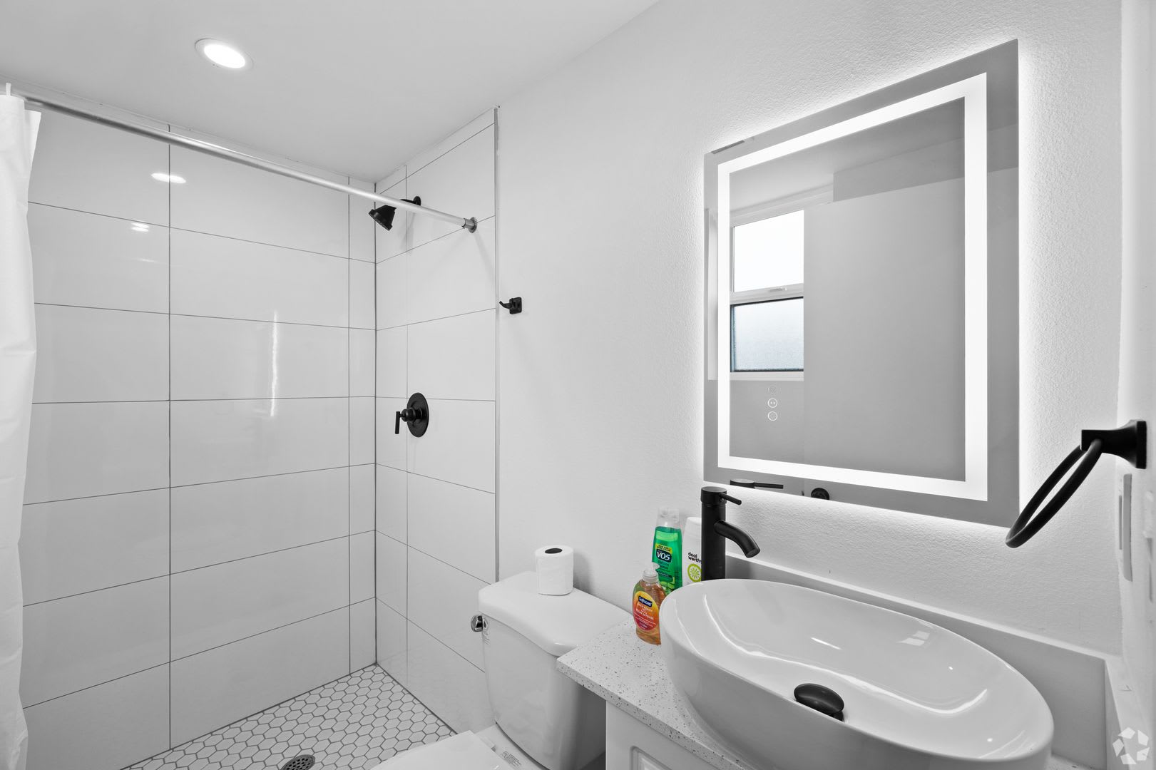 MH 1419 W 35th St – photo 3