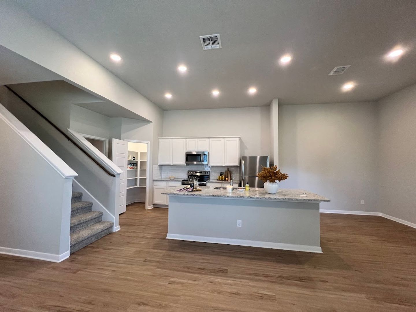 Large Newly Constructed Luxury Townhome – photo 3
