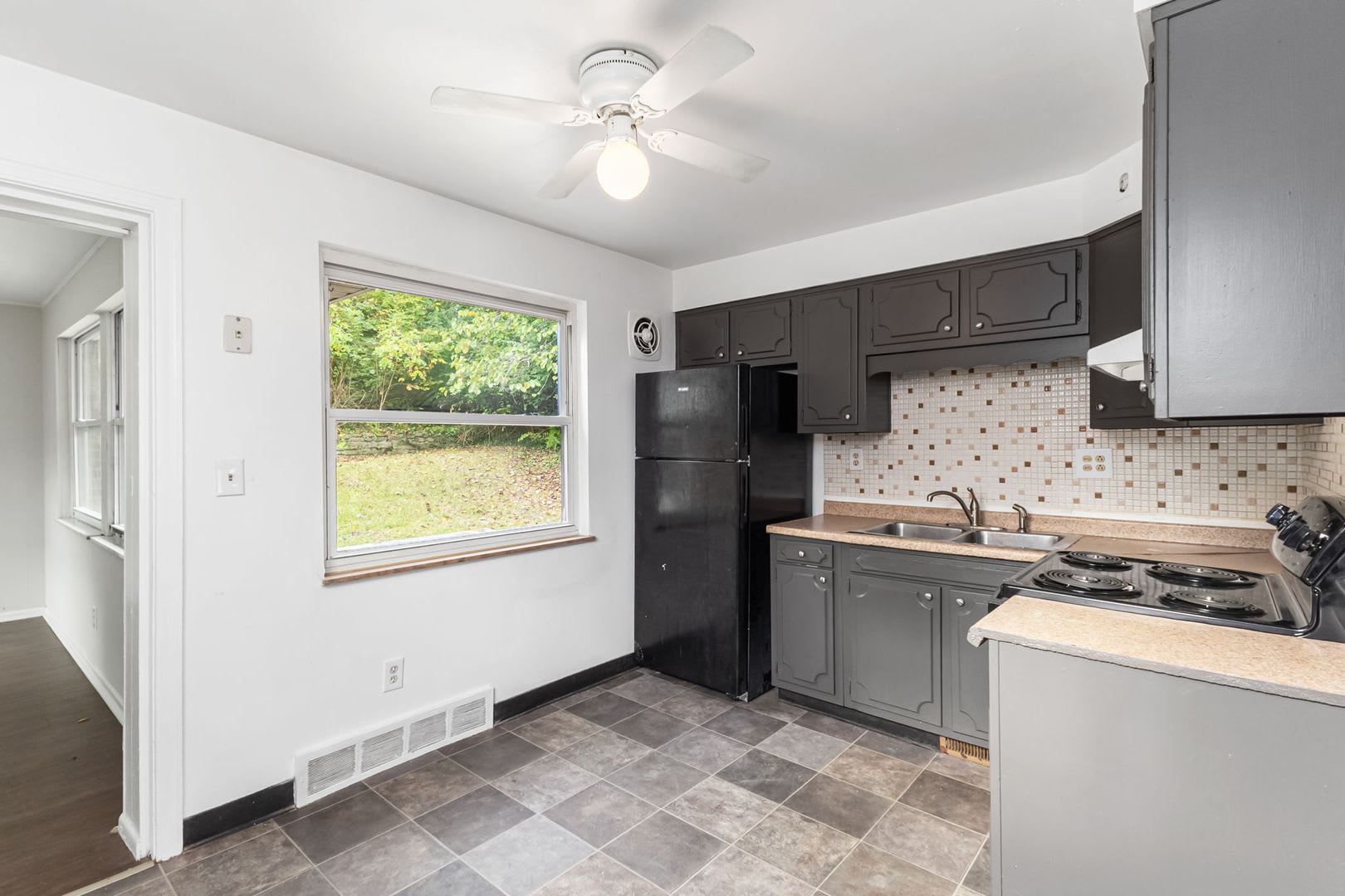 *MOVE IN SPECIAL* Westwood- Cozy 3 bedroom 1 Bath – photo 5