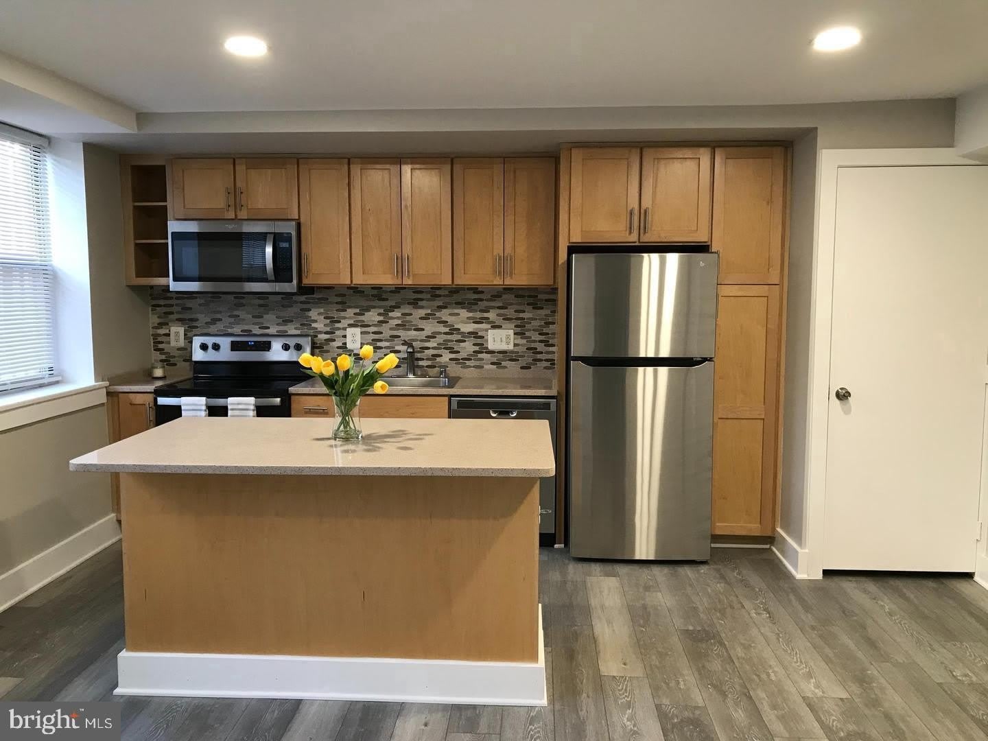 212 OAKWOOD Street SE – photo 3