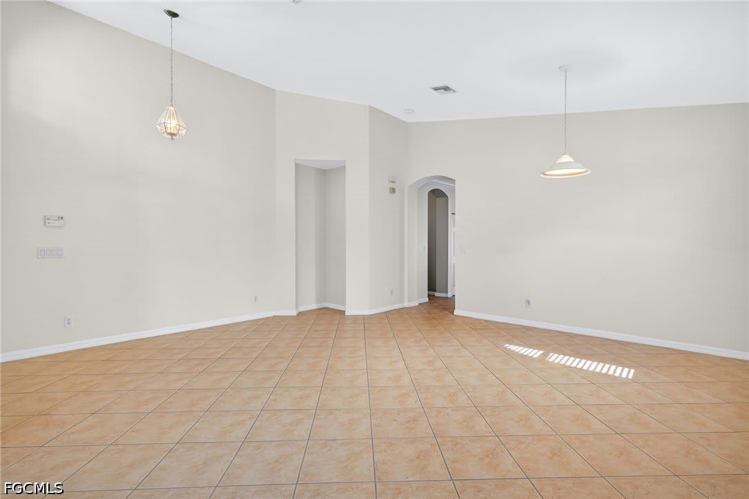 8369 Sumner Avenue – photo 5