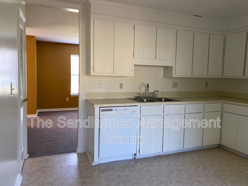 4736 Linfield Lane – photo 2