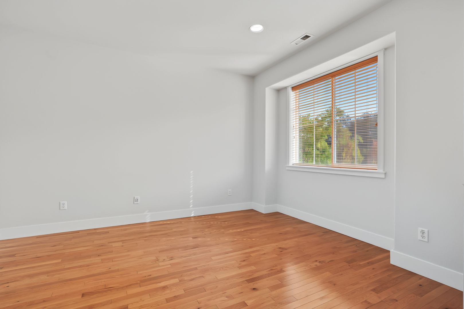 4Br 2 5 Bath Loft Dupont Home – photo 4