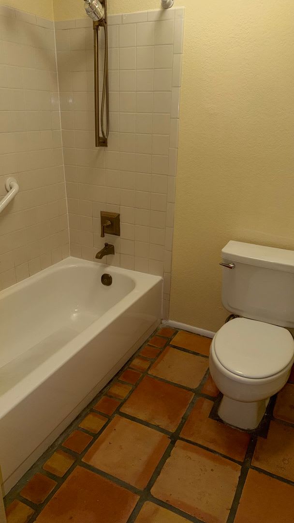 Spacious Towhhouse with Sautillo Tile – photo 4