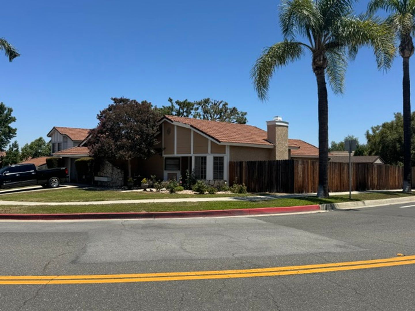 Pool home for rent in Corona – photo 2