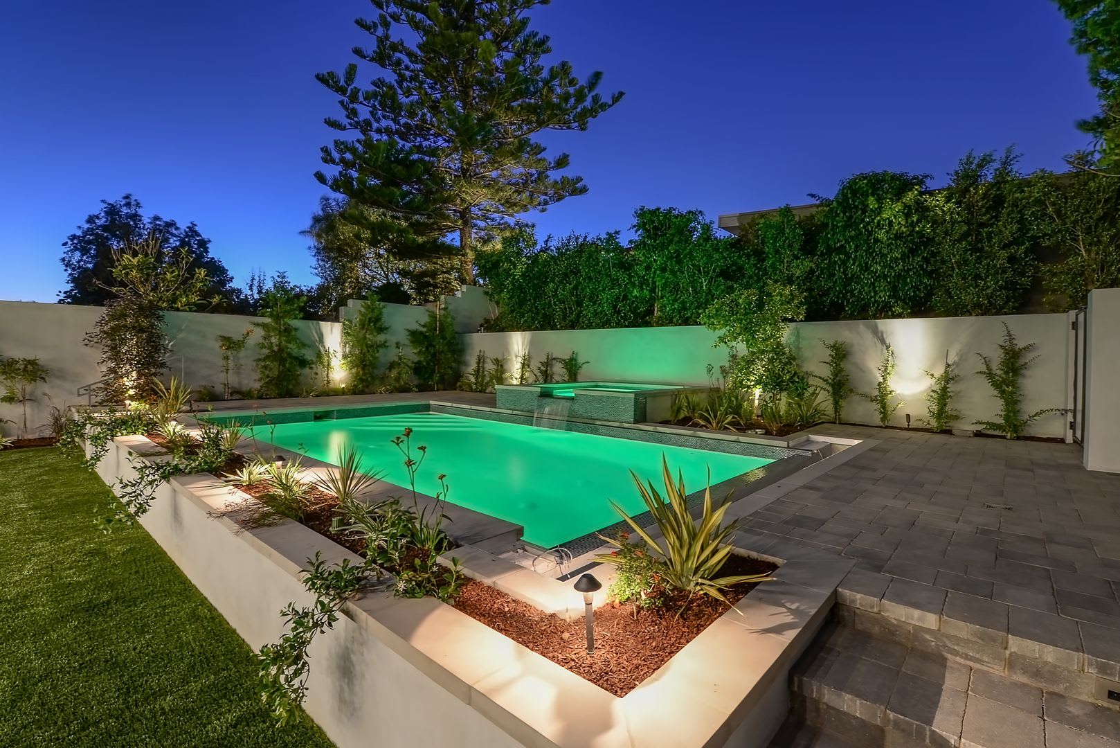 Must See 5 Bedroom 5 Bath In Manhattan Beach Hill Section Swimming Pool Spa Lovely Backyard Smart Home Features – photo 1