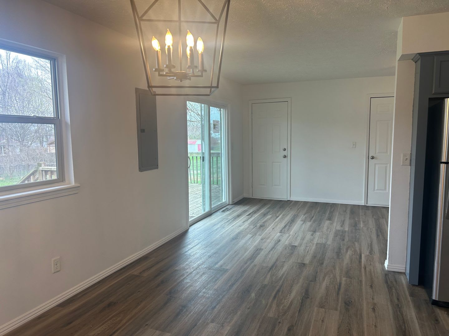 Newly Renovated 3 bedroom home – photo 4