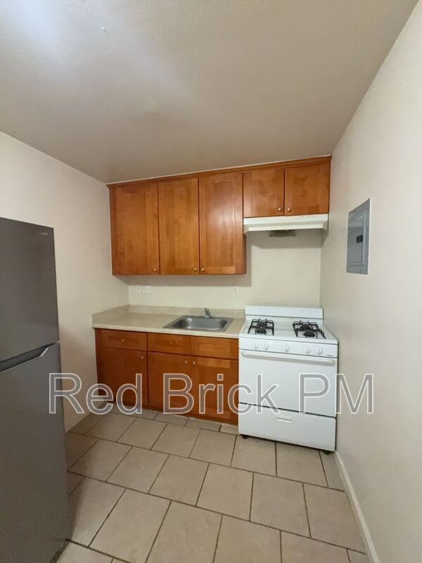 11 W. 25th St. – photo 3