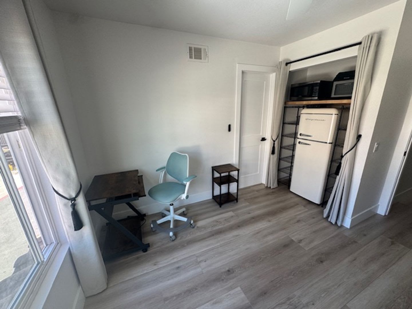Furnished Bedroom rental with Bonus Kitchenette and office room – photo 5