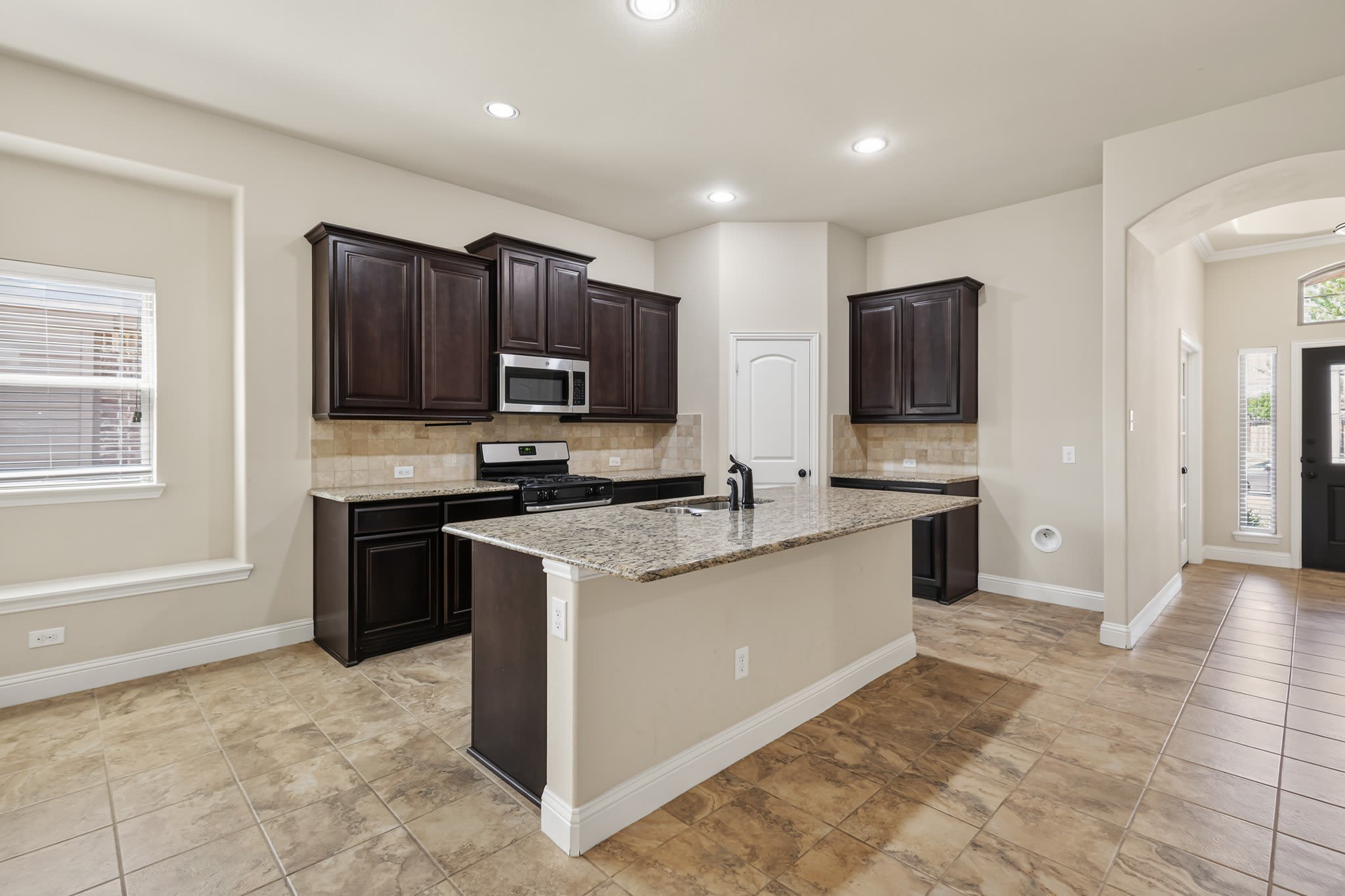 660 Sharpley Drive – photo 5