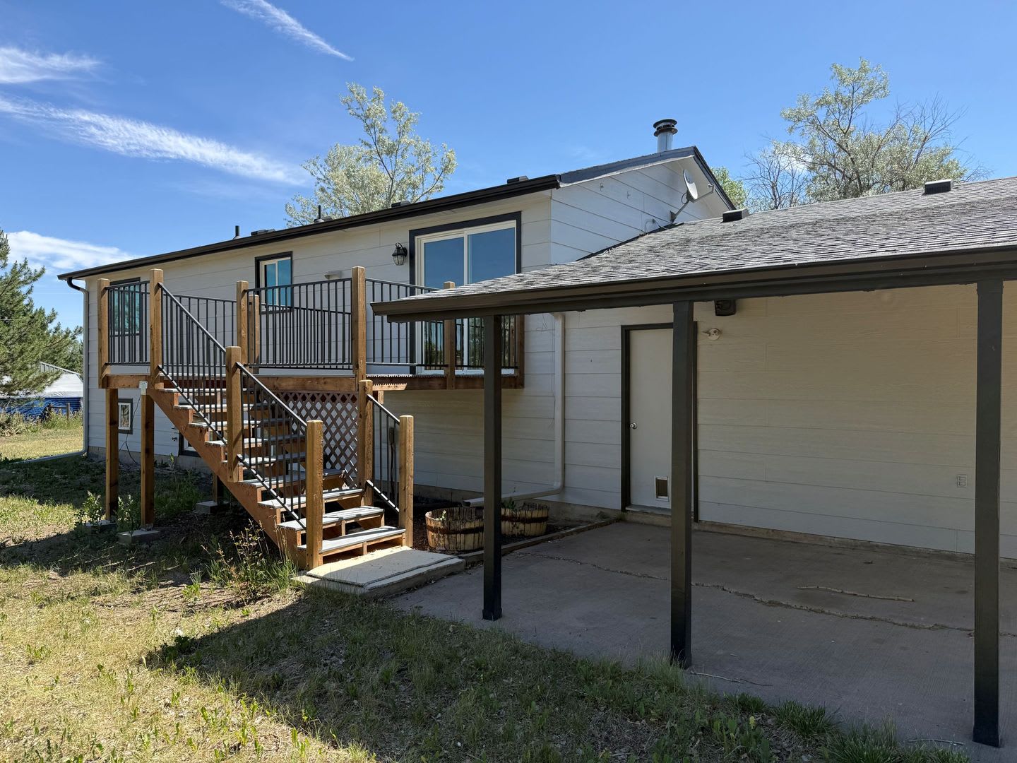 Charming 4‑Bed Retreat on 2 Acres with Barn & Garage – photo 2