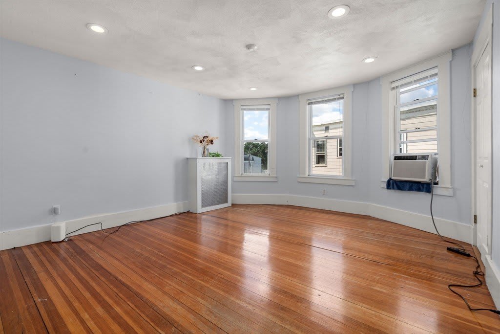 93 Easton Street – photo 2