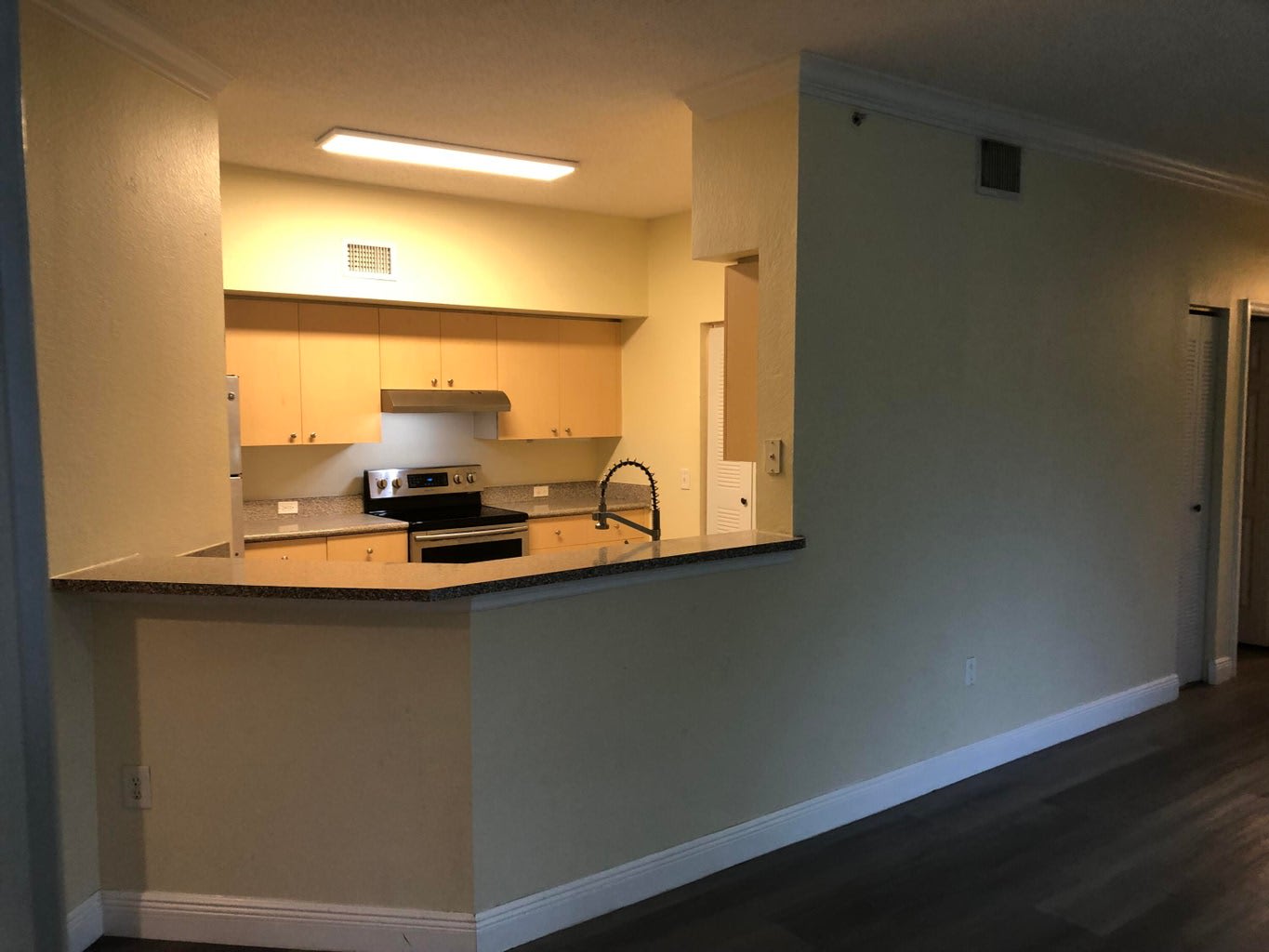 330 Crestwood Cir – photo 3