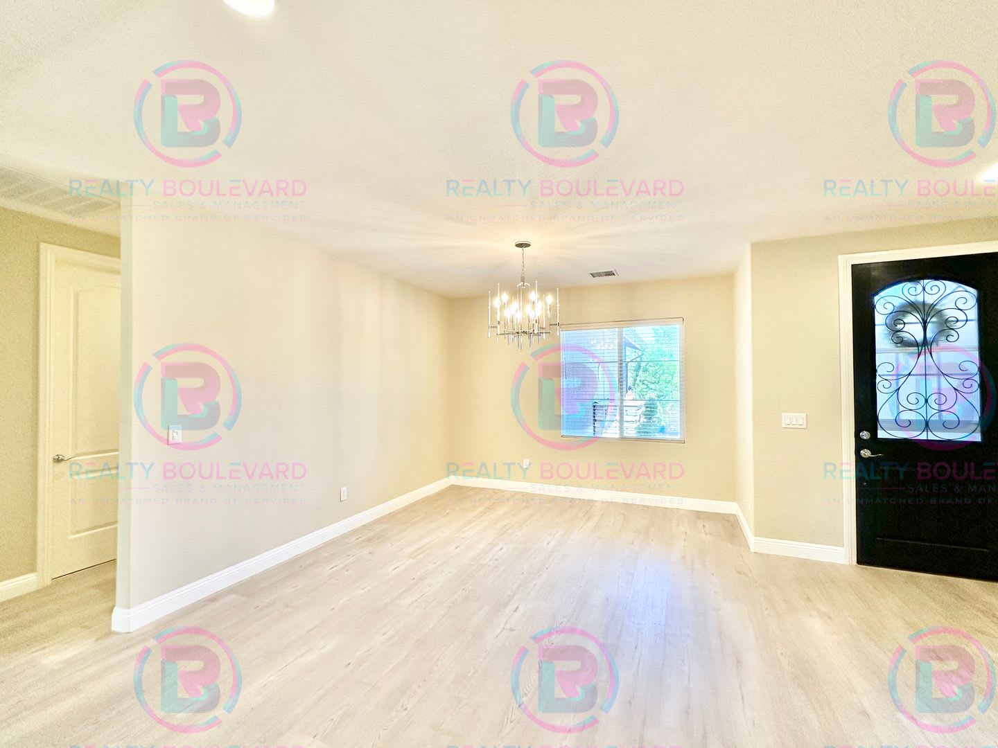 3 Bedroom 2.5 Bathroom Home in Somersett with Resort Style Living and gold course views – photo 4