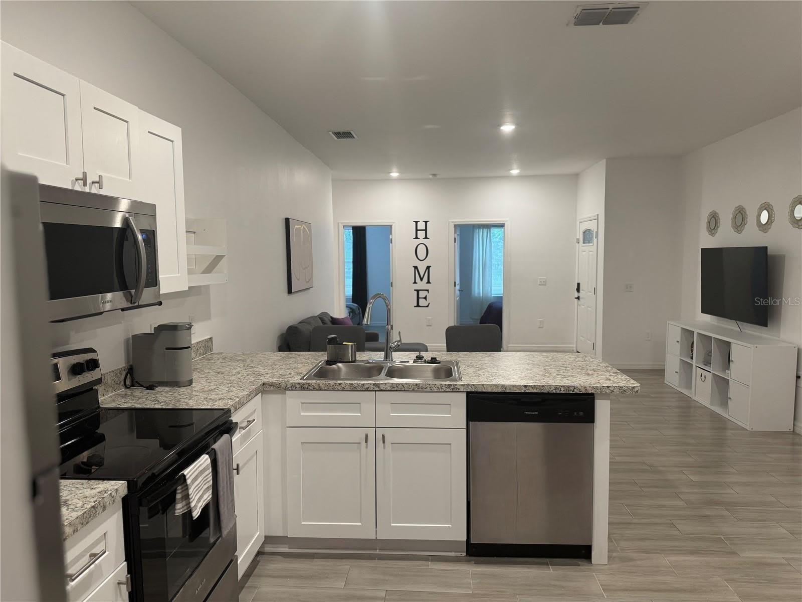 699 W KALEY Street – photo 5