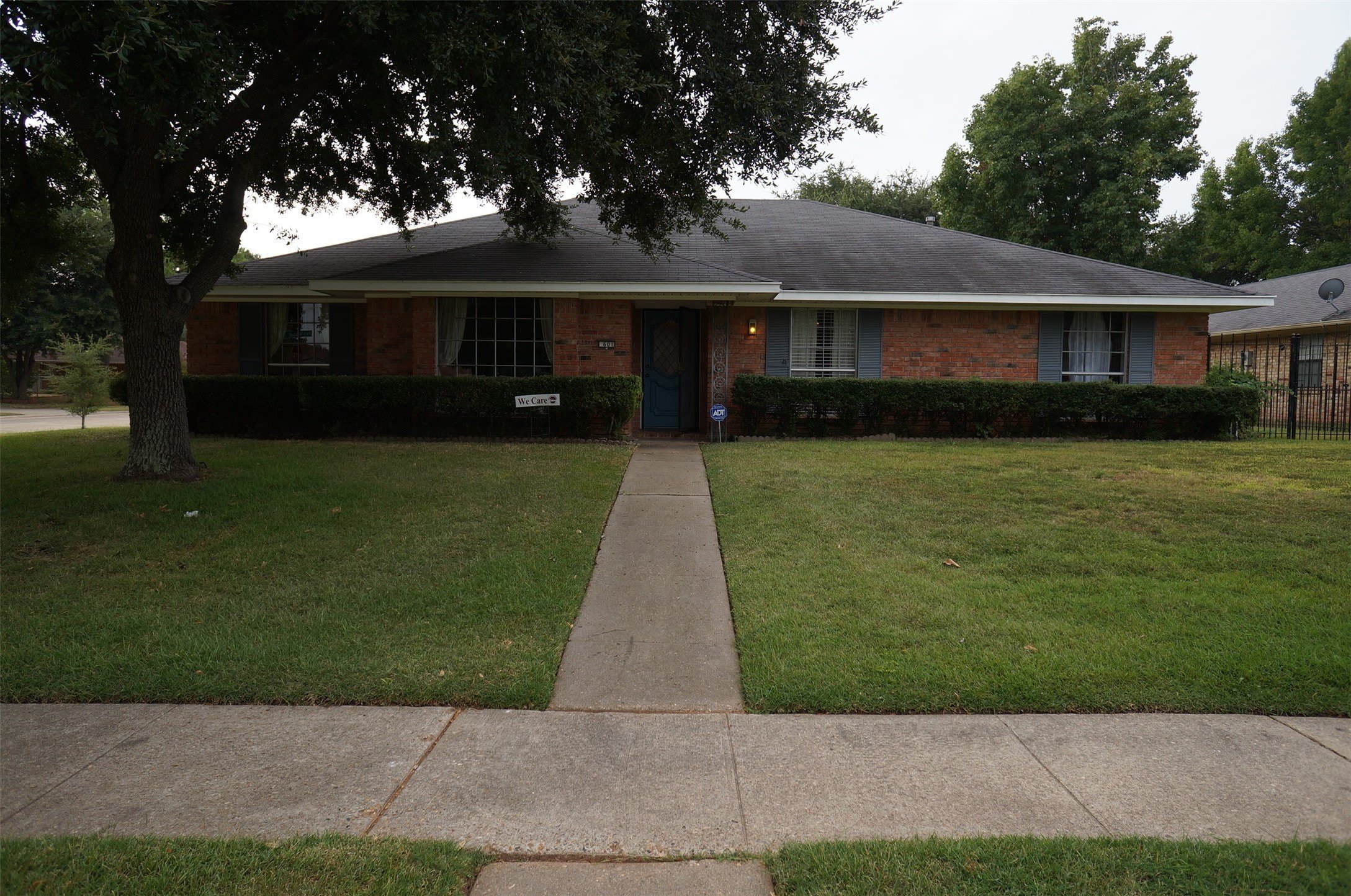 601 Rock Hollow Drive – photo 1