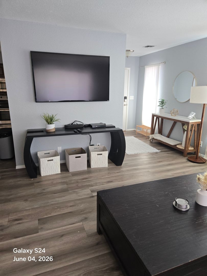 3 Bedroom Home, 2 Bath – photo 4