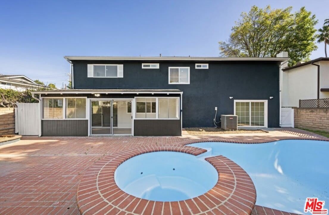 6257 Lindley Ave – photo 2