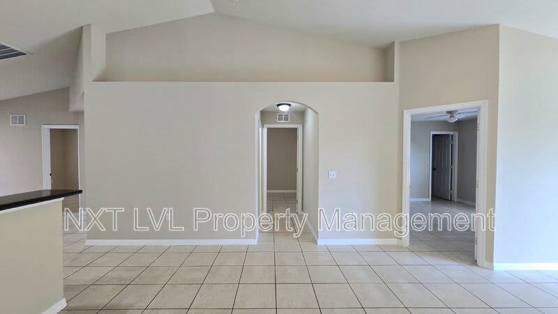 303 NE 24th Ave – photo 4