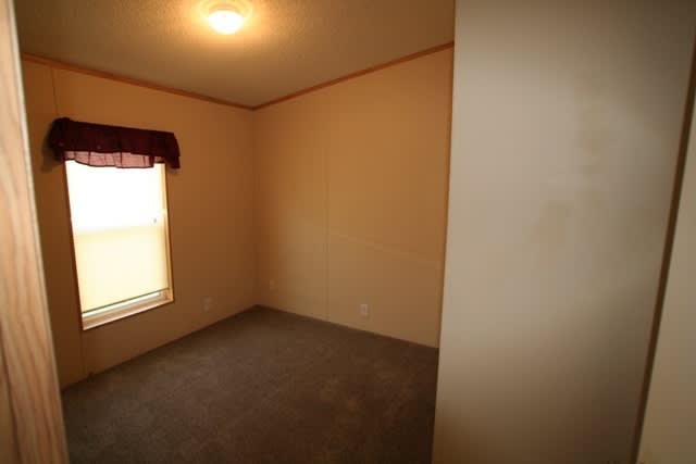 Manufactured home behind the mall – photo 5