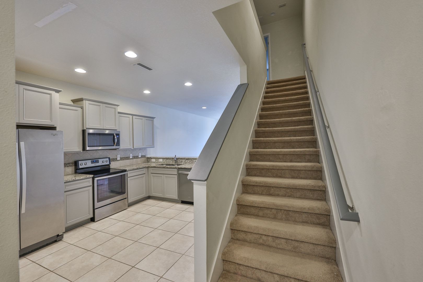 Beautiful Townhome at Magnolia Park! – photo 3